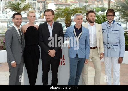 Tobey Maguire, Carey Mulligan, Leonardo DiCaprio, Baz Luhrmann, Joel Egerton et Amitabh Bachchan au Grand photocall de Gatsby, qui fait partie du Festival de Cannes, Palais de Festival, Cannes. Banque D'Images