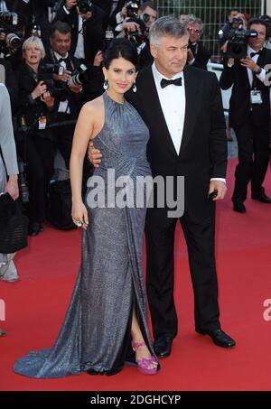 Alec Baldwin et Hilaria Thomas à la première pour les liens de sang, dans le cadre du 66e Festival de Cannes, Palais de Festival, Cannes. Banque D'Images