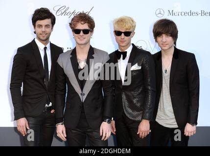 Ian Keaggy, Nash Overstreet, Ryan Follese et Jamie Follese, de Hot Chelle Rae, arrivent pour le 20ème Gala du Cinéma contre le SIDA de l'amfAR, Hotel du Cap, Eden Roc. Partie du 66e Festival de Cannes. Banque D'Images