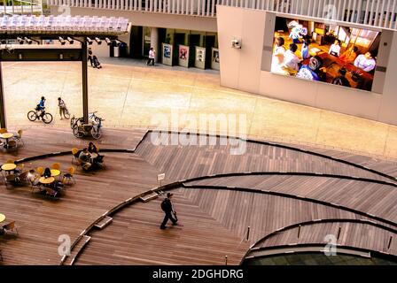 Terrasse de café moderne à Tokyo Japon Banque D'Images