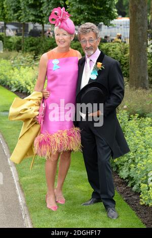 Eddie Jordan et épouse à Royal Ascot 2013, Hippodrome d'Ascot, Berkshire. Banque D'Images