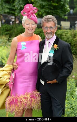 Eddie Jordan et épouse à Royal Ascot 2013, Hippodrome d'Ascot, Berkshire. Banque D'Images