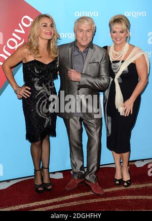 Bucks Fizz, Jay Aston, Mike Nolan et Cheryl Baker arrivent aux Arqiva commercial radio Awards 2013, le Westminster Park Plaza Hotel, Londres. Banque D'Images