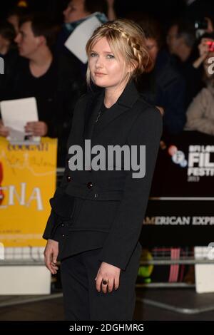 Sophie Kennedy Clark arrive à la première Philomena, dans le cadre du 57e BFI London film Festival, Odeon Cinema, Londres. Banque D'Images