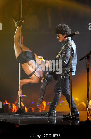 Bruno Mars se produit sur scène lors des MTV Europe Music Awards 2013 au Ziggo Dome Amsterdam, pays-Bas. Banque D'Images