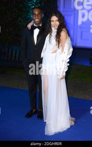 Tinie Tempah et Eliza Doolittle arrivent pour le Gala des blancs d'hiver du Centerpoint qui s'est tenu au Palais de Kensington, Londres. Banque D'Images