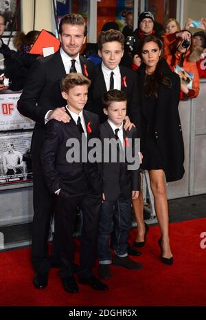 Romeo Beckham, David Beckham, Cruz Beckham, Brooklyn Beckham et Victoria Beckham arrivent à la première mondiale de classe de 92, Odeon West End, Leicester Square, Londres. Banque D'Images