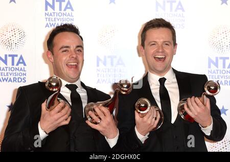 Anthony McPartlin et Declan Donnely sont en coulisses lors des National Television Awards 2014, O2 Arena, Greenwich, Londres. Banque D'Images