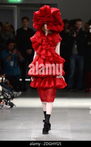 John Rocha Catwalk Show, partie de la London Fashion week automne hiver 2014, BFC Courtyard Show Space, Somerset House. Banque D'Images