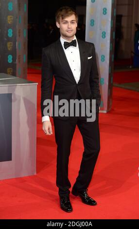 Douglas Booth en arrivant aux EE British Academy film Awards 2014, à l'Opéra Royal, Bow Street, Londres. Banque D'Images