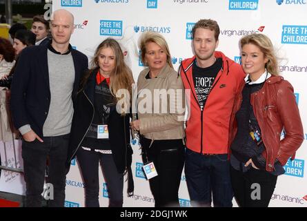 Cressida Bonas, Joan, Sam Branson, l'épouse de Richard Branson et Isabella Malthorpe arrivant à WE Day, Wembley Arena, Londres. Banque D'Images