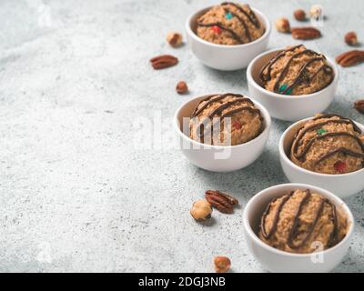 Pâte à biscuits brute à base de monstres Banque D'Images