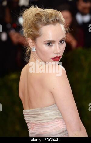 Suki Waterhouse arrivée à l'Institut de costume bénéfice met Gala célébrant l'ouverture de l'exposition Charles James, au-delà de la mode et du nouveau Centre de costume Anna Wintour. Metropolitan Museum of Art, New York. Banque D'Images