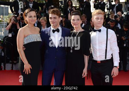 Suzanne Clement, directrice Xavier Dolan, Anne Dorval, et Olivier Pilon arrivant à la cérémonie du Palm d'Or, le Palais du Festival, qui fait partie du 67ème Festival de Cannes. Banque D'Images