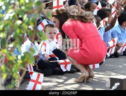 La duchesse de Cambridge en visite à la Bienheureuse école du Sacrement pour voir les progrès de M-PACT plus un projet scolaire visant à traiter la toxicomanie dans les familles, que son Altesse Royale a lancé avec John Bishop à Manchester en 2013, Islington, Londres. Banque D'Images