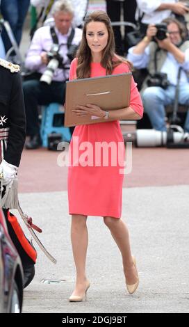 La duchesse de Cambridge en visite à la Bienheureuse école du Sacrement pour voir les progrès de M-PACT plus un projet scolaire visant à traiter la toxicomanie dans les familles, que son Altesse Royale a lancé avec John Bishop à Manchester en 2013, Islington, Londres. Banque D'Images