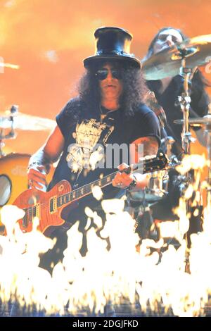 Slash se produit lors des MTV Europe Music Awards 2014 à SSE Hydro, Glasgow, Écosse. Banque D'Images