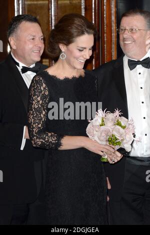 Catherine, duchesse de Cambridge au départ de la Royal Variety Performance, le Palladium Theatre, Londres Banque D'Images