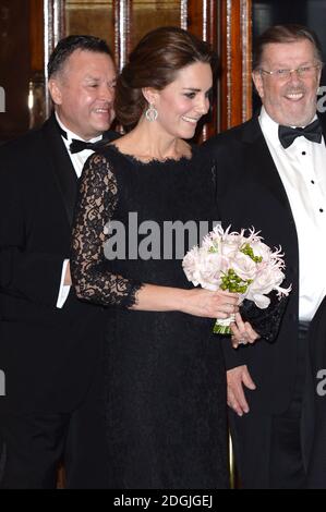 Catherine, duchesse de Cambridge au départ de la Royal Variety Performance, le Palladium Theatre, Londres Banque D'Images