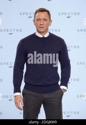 Daniel Craig assiste à l'annonce en direct DE BOND 24 pour marquer le début de la production du 24e film Bond tenu aux Pinewood Studios, Londres le titre et la diffusion du 24e film Bond ont été dévoilés, marquant le début de la photographie principale le lundi 8 décembre Banque D'Images