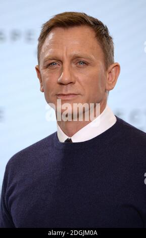 Daniel Craig assiste à l'annonce en direct DE BOND 24 pour marquer le début de la production du 24e film Bond tenu aux Pinewood Studios, Londres le titre et la diffusion du 24e film Bond ont été dévoilés, marquant le début de la photographie principale le lundi 8 décembre Banque D'Images