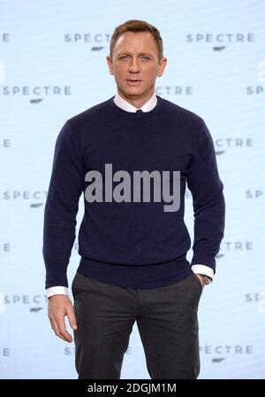 Daniel Craig assiste à l'annonce en direct DE BOND 24 pour marquer le début de la production du 24e film Bond tenu aux Pinewood Studios, Londres le titre et la diffusion du 24e film Bond ont été dévoilés, marquant le début de la photographie principale le lundi 8 décembre Banque D'Images