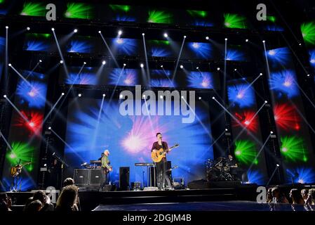 EXCLUSIVITÉ Mark Sheehan, Danny O'Donoghue et Glen Power (de gauche à droite) du script en direct sur scène pendant le Jingle Bell ball 2014 de la FM Capital tenu à l'O2 Arena, Londres Banque D'Images