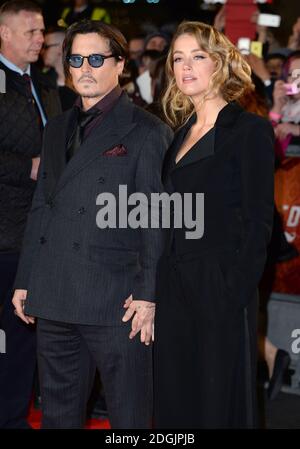 Johnny Depp et Amber entendirent arriver à la première britannique de Mortdecai, Empire Cinema, Leicester Square, Londres Banque D'Images