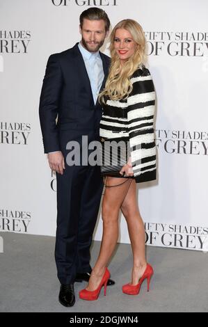 Denise Van Outen (à droite) et le petit ami Eddie Boxmattdevra (à gauche) participant à la première du film britannique Fifty Shades of Gray, qui s'est tenue au cinéma Odeon de Leicester Square, à Londres Banque D'Images