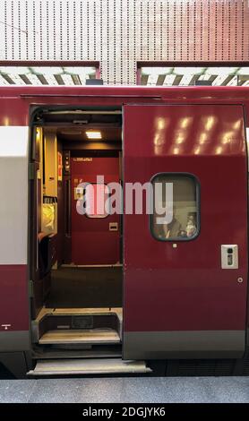 Anvers, Belgique, septembre 2019, porte ouverte sur un train Thalys Banque D'Images