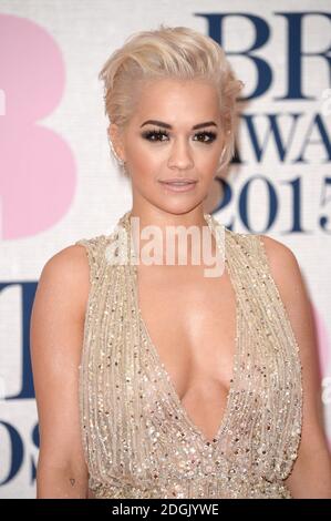 Rita ora participe aux Brit Awards 2015 avec MasterCard à l'O2 Arena de Londres Banque D'Images