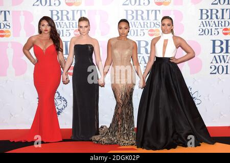 Jesy Nelson, Perrie Edwards, Leigh-Anne Pinnock et Jade Thirlwall of Little Mix participant aux Brit Awards 2015 avec MasterCard à l'O2 Arena, Londres Banque D'Images