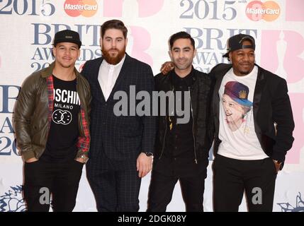(De gauche à droite) Kesi Dryden, Piers Agget, Amir Amor et DJ Locksmith de Rudimental arrivant pour les Brit Awards 2015 à l'O2 Arena, Londres Banque D'Images