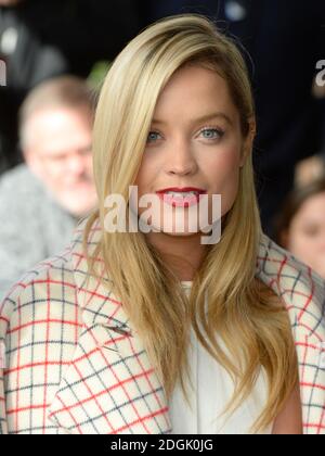 Laura Whitmore participe aux TRIC Awards 2015 à l'hôtel Grosvenor House de Londres. Banque D'Images