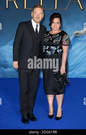 Le directeur Kenneth Branagh et la femme Lindsay Brunnock assistent à la première de Cinderella de Disney au cinéma Odeon de Leicester Square, Londres Banque D'Images