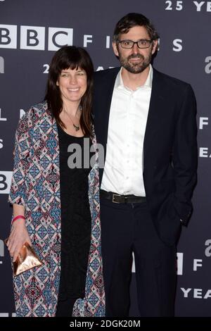 Louis Theroux et sa femme Nancy Strang assistent à la réception du 25e anniversaire de BBC films qui s'est tenue au BBC radio Theatre, Portland place, Londres Banque D'Images