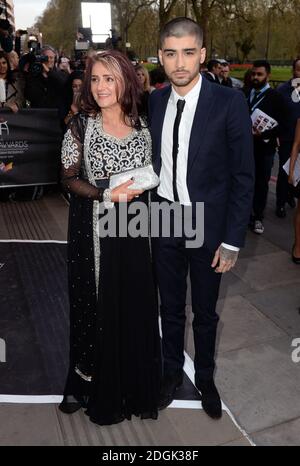 Zayn Malik et sa mère Trisha assistent aux British Asian Awards 2015 au Grosvenor House Hotel, Londres. Banque D'Images