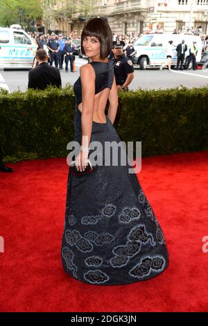 Katie Holmes assistant au Metropolitan Museum of Art met Gala, à New York, États-Unis. (Crédit obligatoire : Doug Peters/EMPICS Entertainment) Banque D'Images