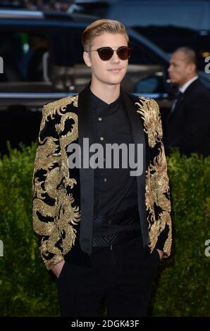 Justin Bieber participant au Metropolitan Museum of Art met Gala, à New York, États-Unis. (Crédit obligatoire : Doug Peters/EMPICS Entertainment) Banque D'Images