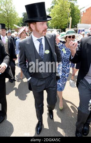 Damian Lewis et sa femme Helen McClory avant le début des courses. (Crédit obligatoire : DOUG PETERS/EMPICS Entertainment) Banque D'Images