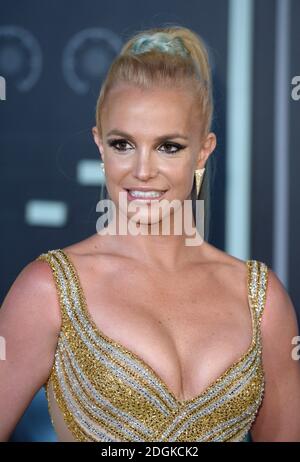 Britney Spears arrive sur le tapis rouge aux MTV Video Music Awards 2015, au Microsoft Theatre, Los Angeles. Le crédit photo doit être lu par Doug Peters/EMPICS Entertainment Banque D'Images