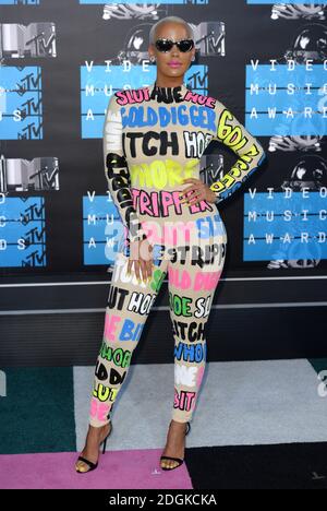 Amber Rose arrivant sur le tapis rouge aux MTV Video Music Awards 2015, au Microsoft Theatre, Los Angeles. Le crédit photo doit être lu par Doug Peters/EMPICS Entertainment Banque D'Images