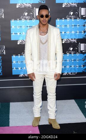 Lewis Hamilton arrive sur le tapis rouge aux MTV Video Music Awards 2015, au Microsoft Theatre, Los Angeles. Le crédit photo doit être lu par Doug Peters/EMPICS Entertainment Banque D'Images