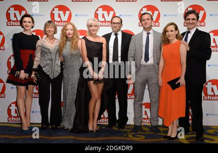 (G-D) le casting de Call the Midwife, Charlotte Ritchie, Jenny Agutter, Victoria Yeates, Helen George, Ben Caplan, Jack Ashton, Laura main et Stephen McGann arrivant aux prix du choix de la télévision 2015, The Park Lane Hilton, Londres. Banque D'Images