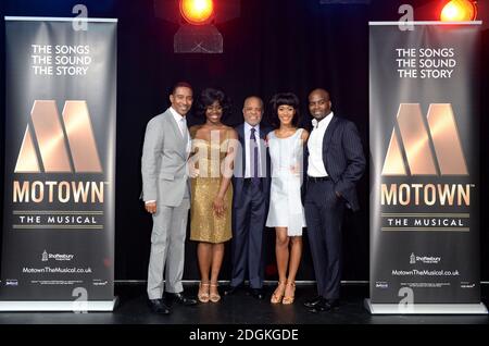 Le directeur Charles Randolph-Wright, Aisha Jawando, Berry Gordy, Lucy St Louis et Cedric Neal assistent à la séance photo « Motown the musical » au Hospital Club de Londres. Banque D'Images