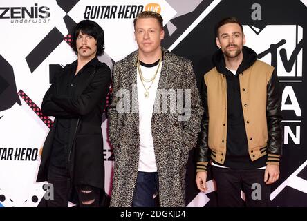 Eric Nally, Macklemore et Ryan Lewis arrivent aux MTV Europe Music Awards 2015 qui se tiennent au Forum Mediolanum d'Assago à Milan, en Italie. Banque D'Images