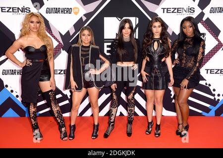 Fifth Harmony (de gauche à droite) Dinah Jane Hansen, Ally Brooke, Camila Cabello, Lauren Jauregui et Lauren Jauregui arrivent aux MTV Europe Music Awards 2015 qui se tiennent au Forum Mediolanum di Assago à Milan, en Italie. Banque D'Images