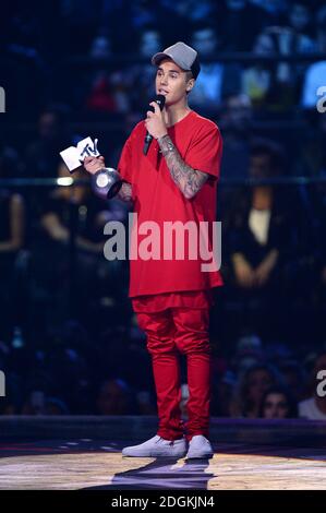 Justin Bieber reçoit le prix du meilleur look lors des MTV Europe Music Awards 2015, au Mediolanum, Assago, Milan. Banque D'Images