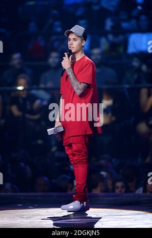 Justin Bieber reçoit le prix du meilleur look lors des MTV Europe Music Awards 2015, au Mediolanum, Assago, Milan. Banque D'Images