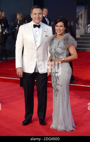 David Walliams et Susanna Reid assistent à la première mondiale de Specter, qui s'est tenue au Royal Albert Hall de Londres. Banque D'Images